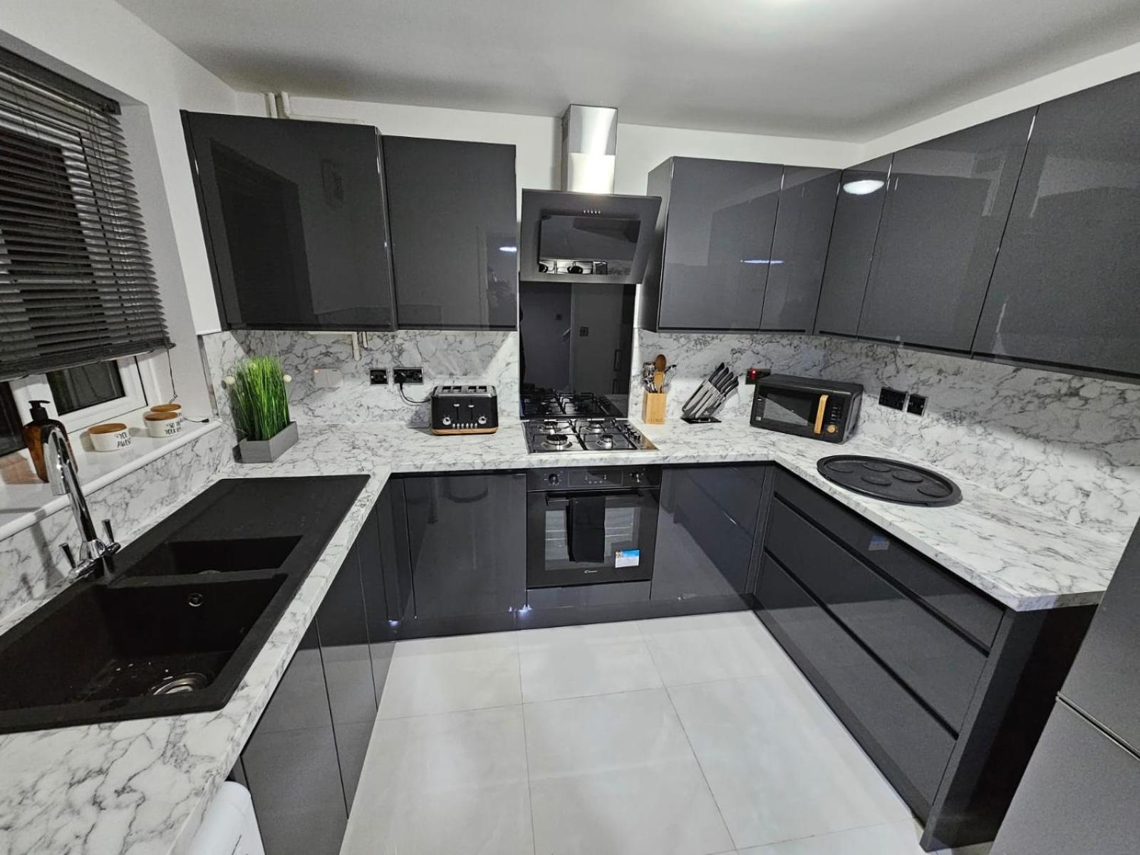 Holiday home Stylish 3br House - Private Parking, Close To Cc, Long Term Available Sheffield