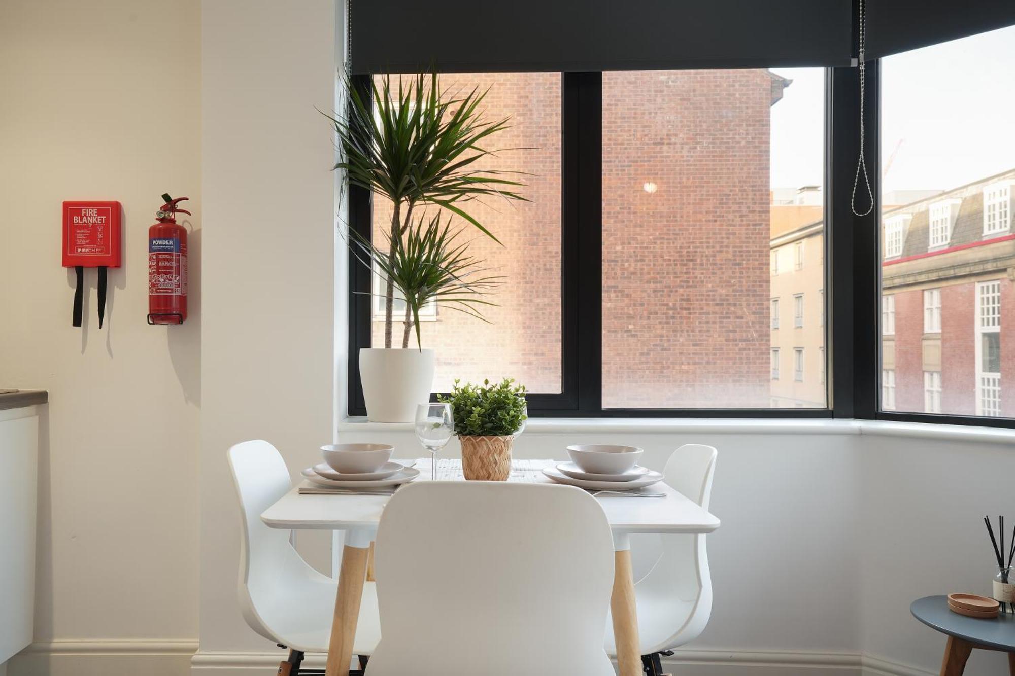 Cosy One Bedroom In By Eason Ideal For Working Professionals, Hospital Workers And Placements, With Free Parking! Apartment *