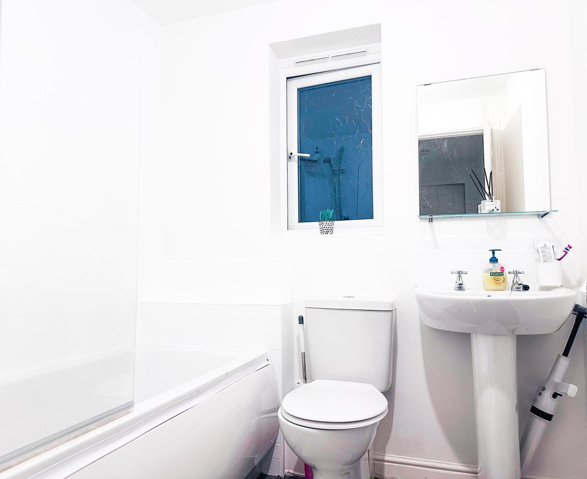 Luxury 8min To Center, Free Parking Homestay