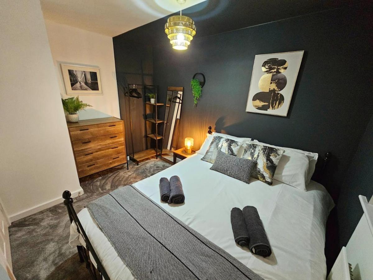 Holiday home Stylish 3br House - Private Parking, Close To Cc, Long Term Available *