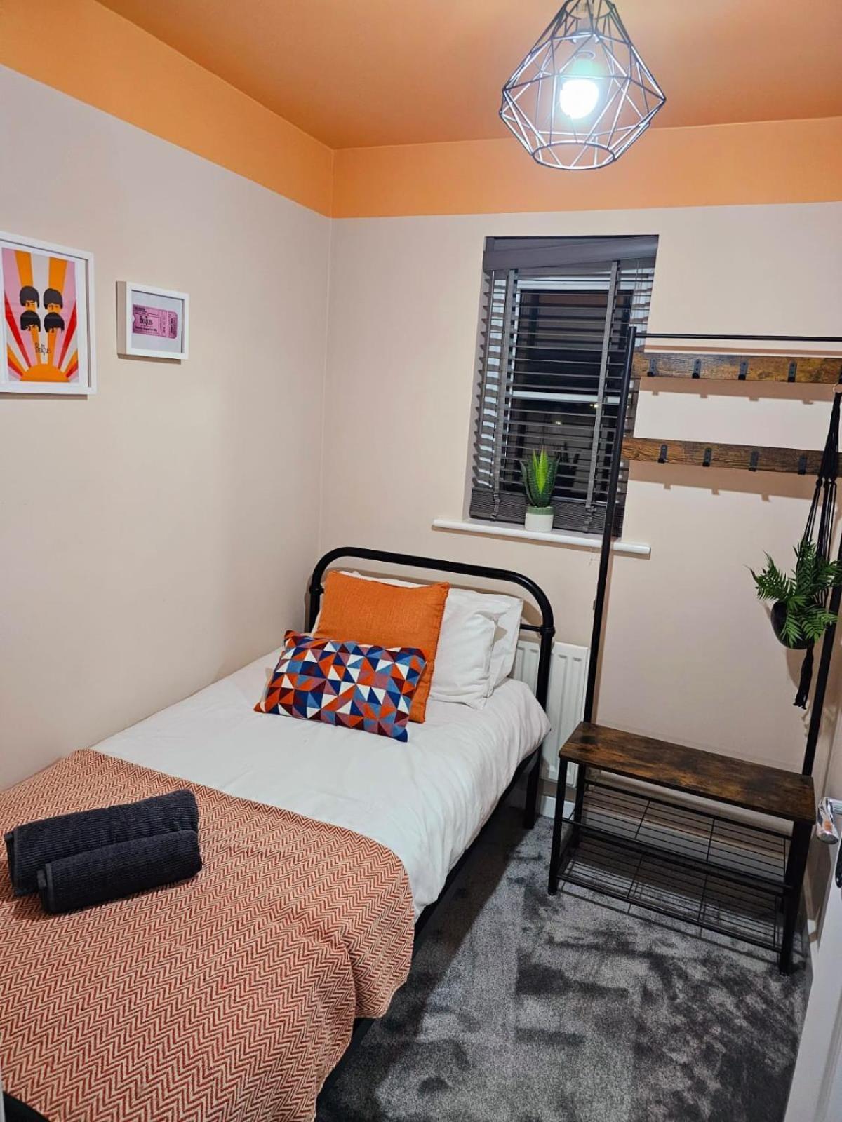 Holiday home Stylish 3br House - Private Parking, Close To Cc, Long Term Available Sheffield