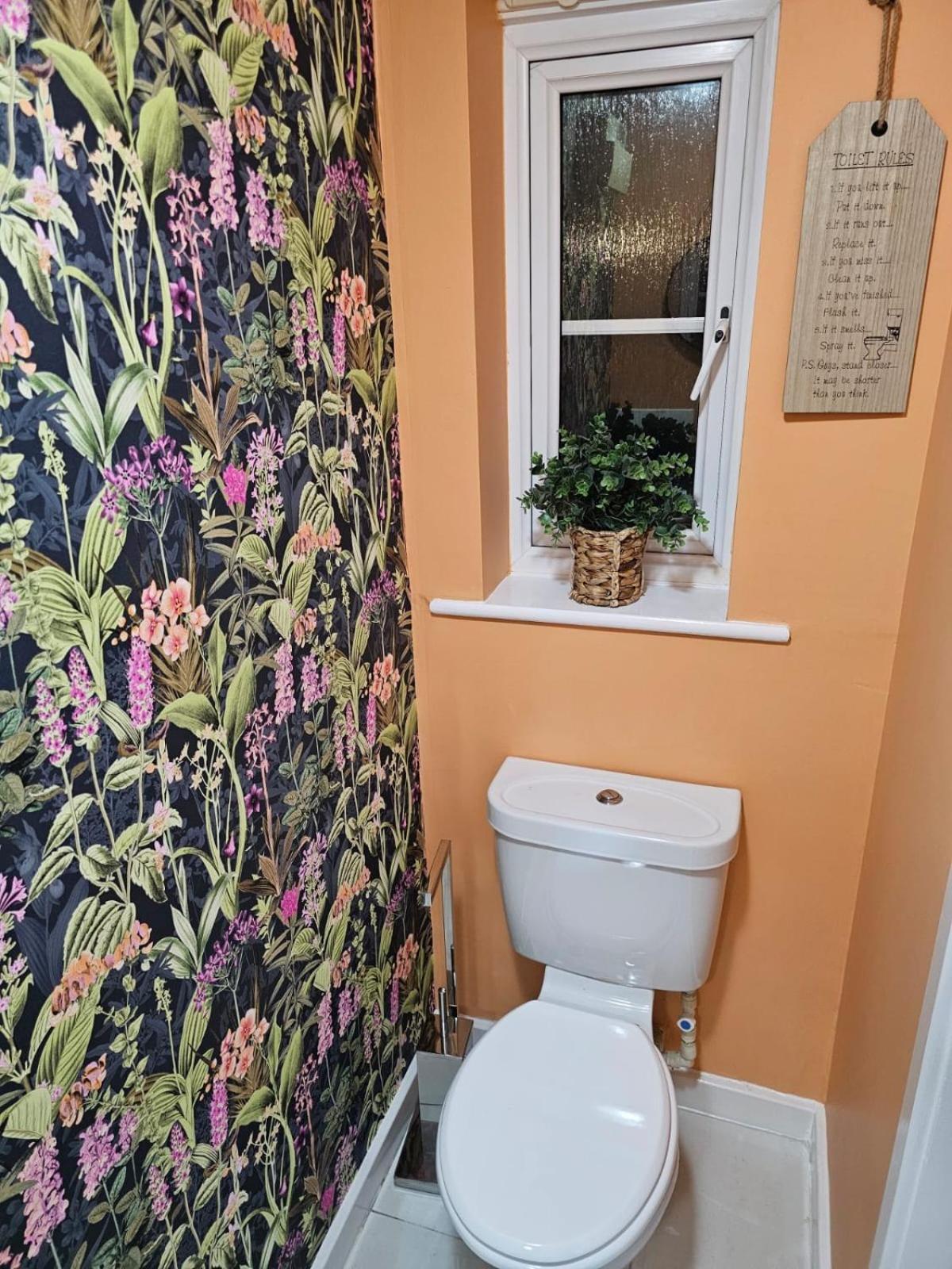 Stylish 3br House - Private Parking, Close To Cc, Long Term Available *