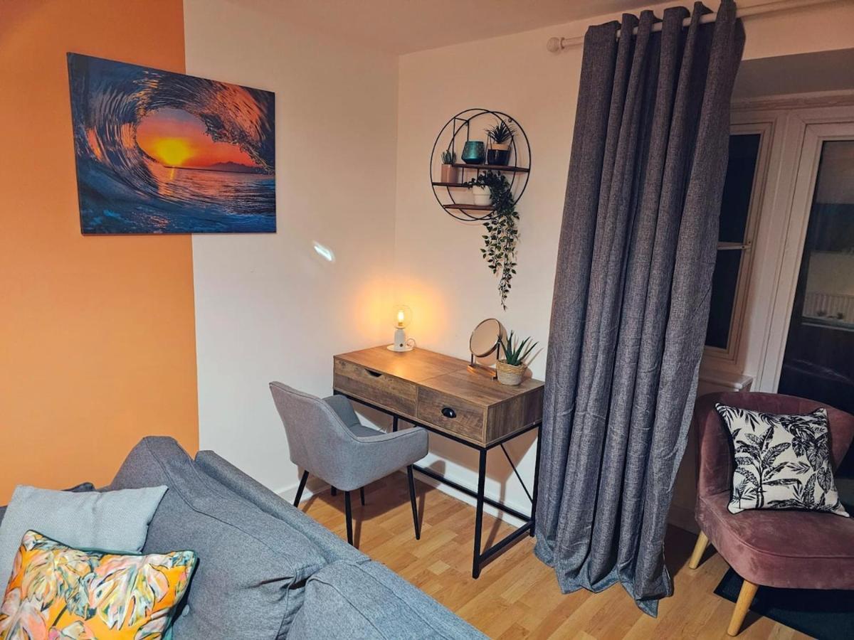 Holiday home Stylish 3br House - Private Parking, Close To Cc, Long Term Available