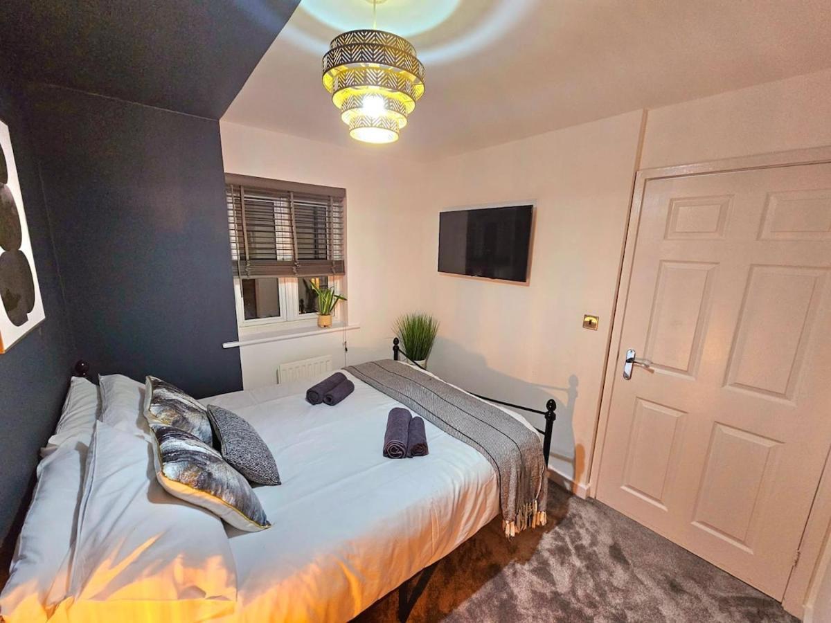 Stylish 3br House - Private Parking, Close To Cc, Long Term Available * Sheffield