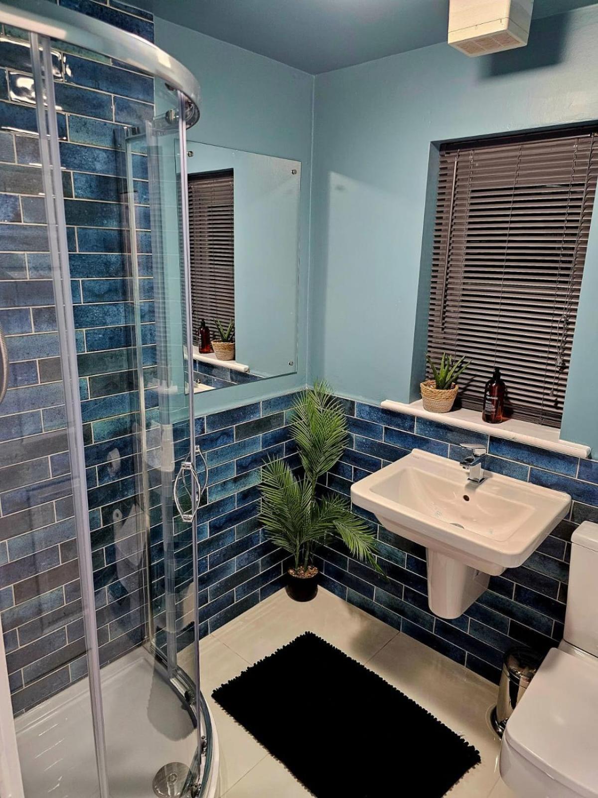 Holiday home Stylish 3br House - Private Parking, Close To Cc, Long Term Available