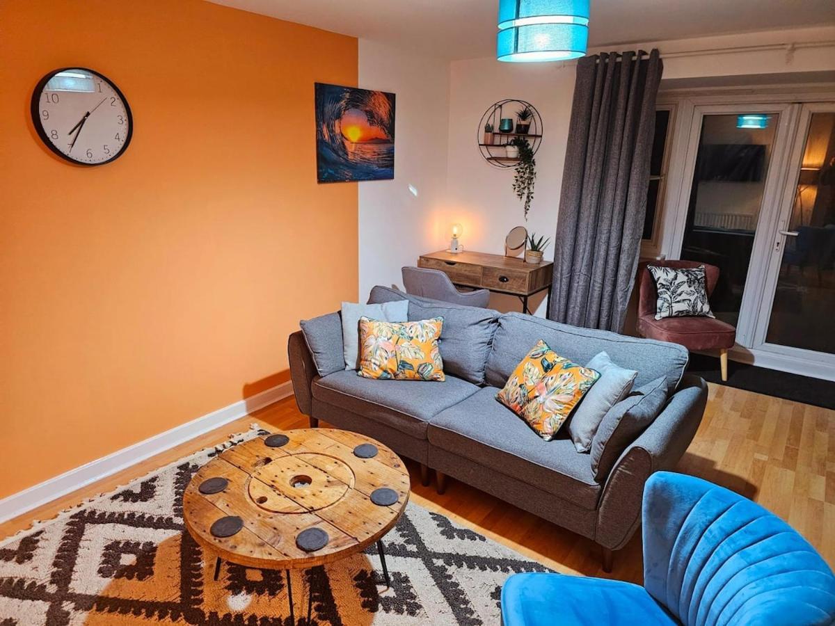 Stylish 3br House - Private Parking, Close To Cc, Long Term Available Holiday home Sheffield