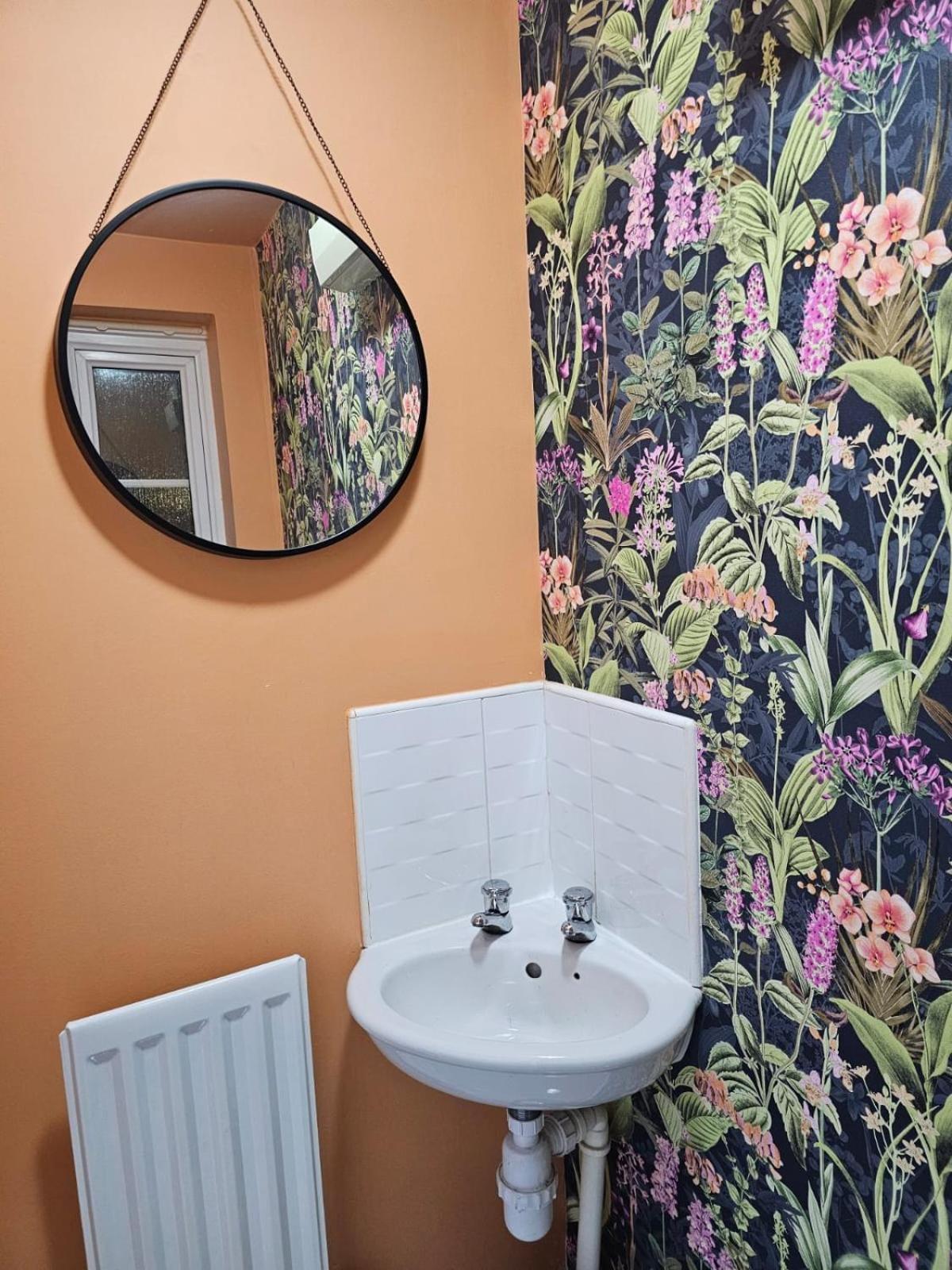 Stylish 3br House - Private Parking, Close To Cc, Long Term Available