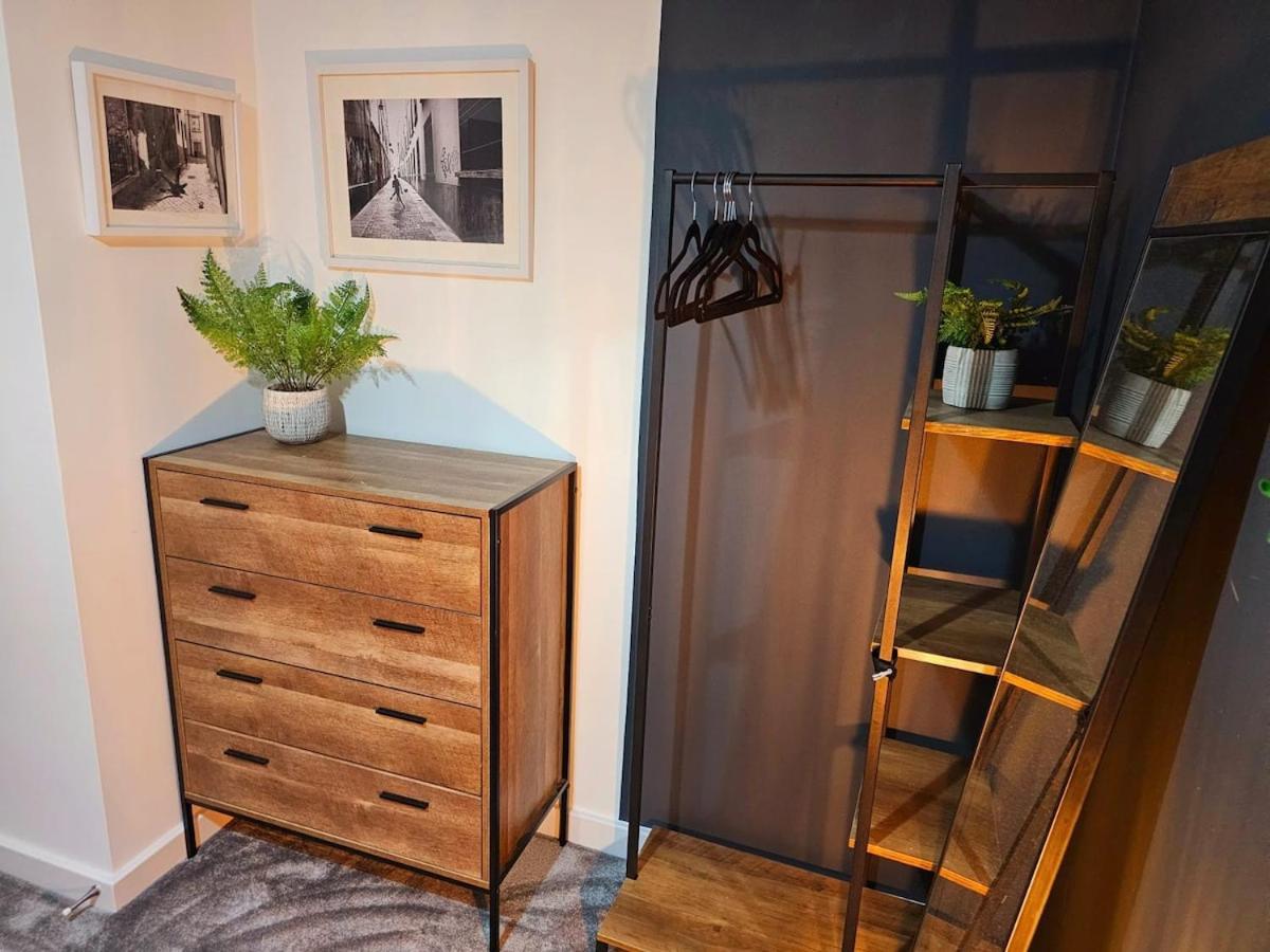 Holiday home Stylish 3br House - Private Parking, Close To Cc, Long Term Available
