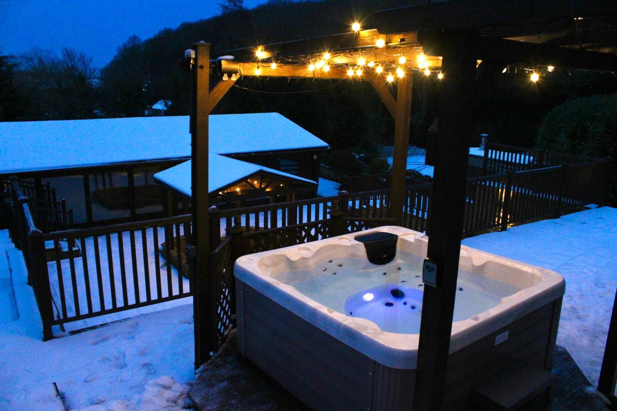 Rural Retreat With Hot Tub, Fire Pit & Games Room Holiday home *