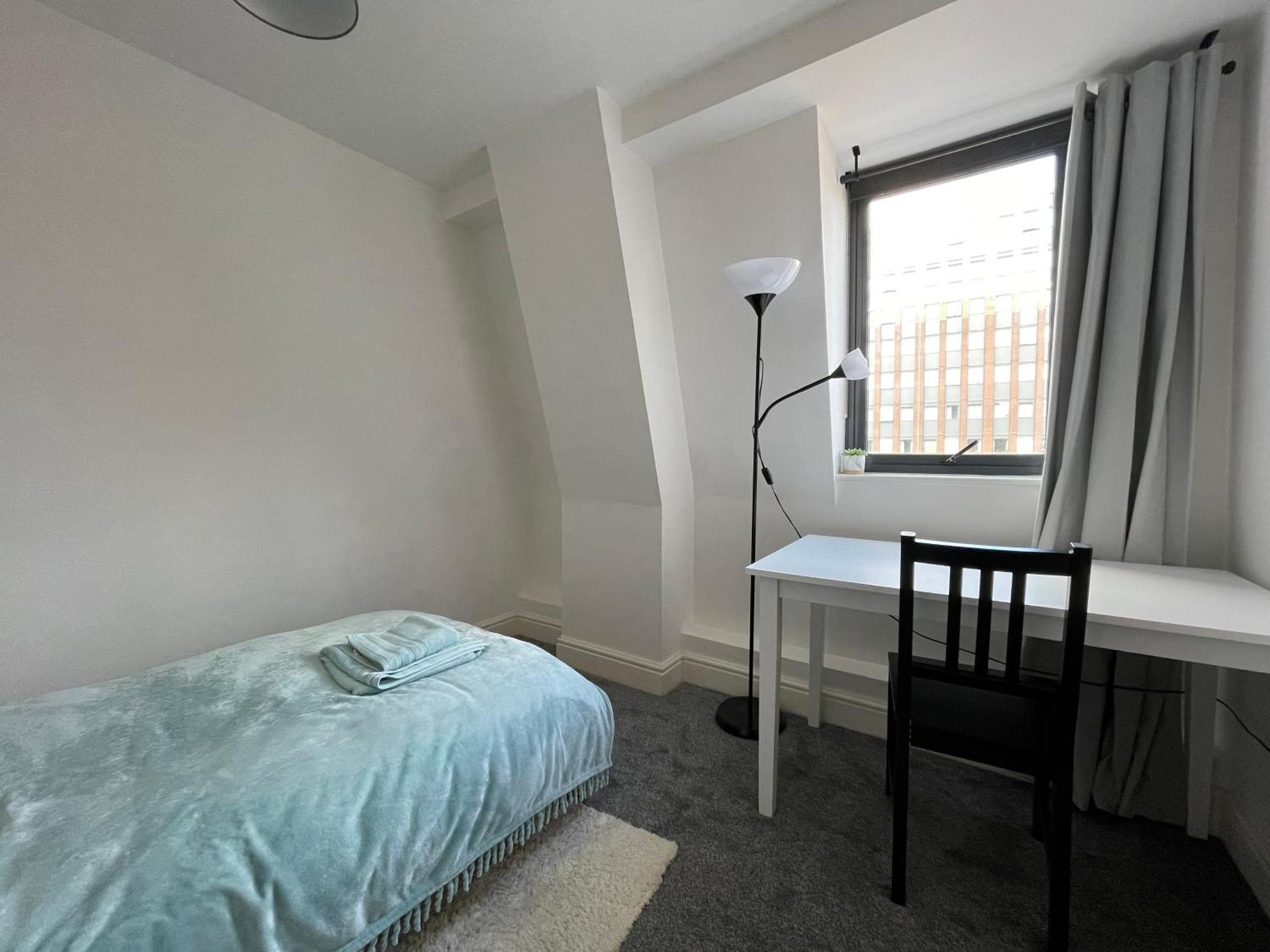 2 Bed Urban Retreat In Apartment