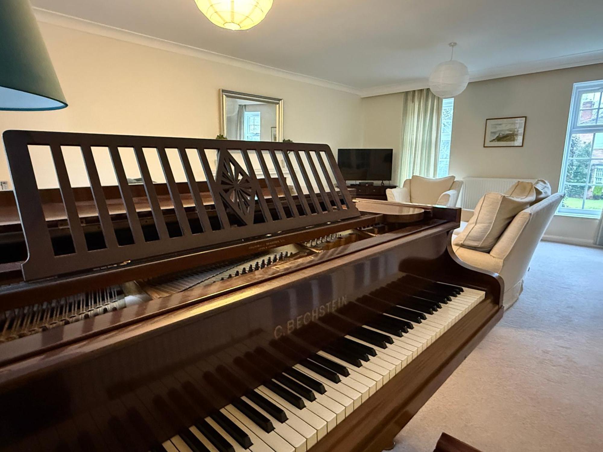 Spacious 4 Bedroom House With Garden And Parking Holiday home *