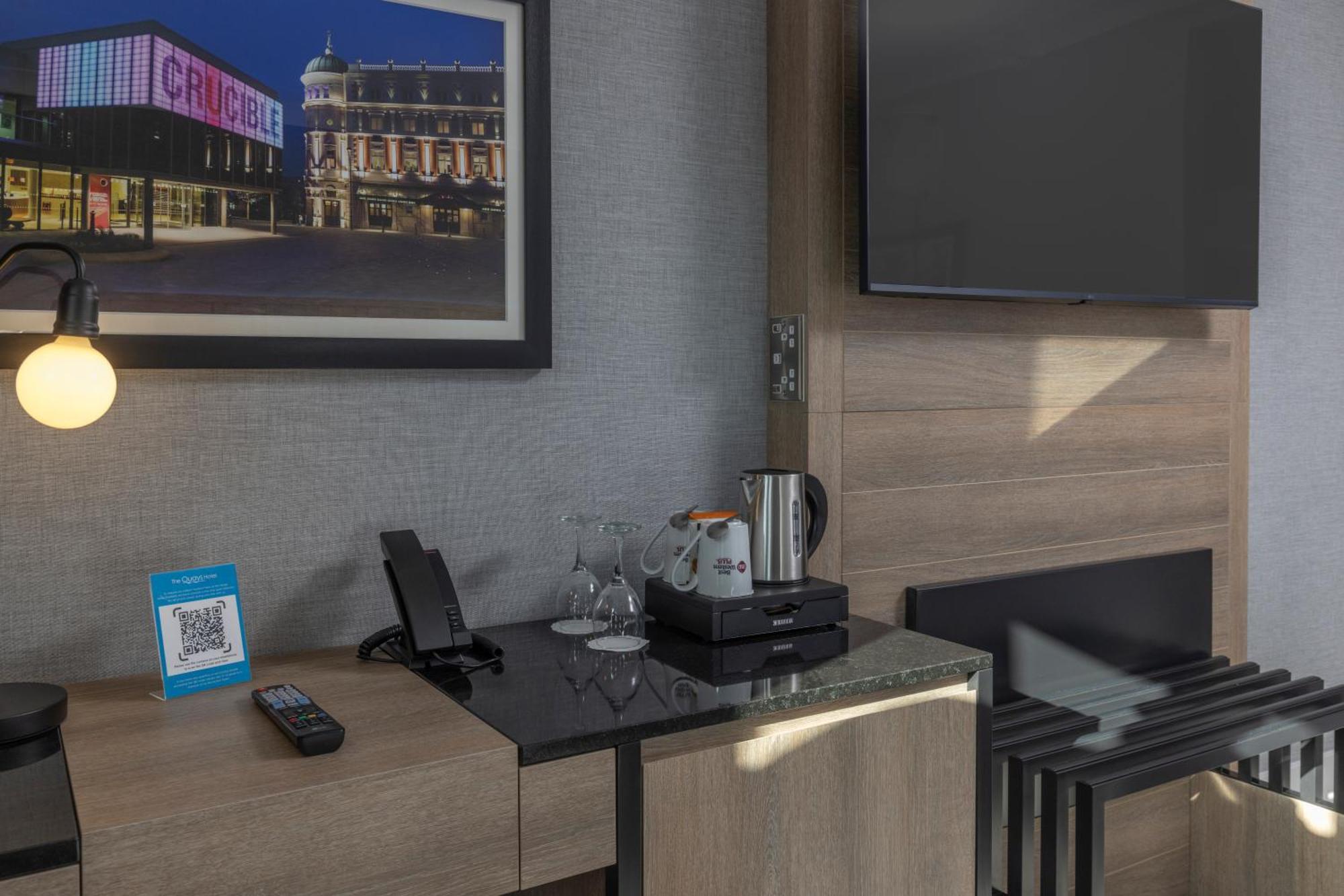 Western The Quays 4*