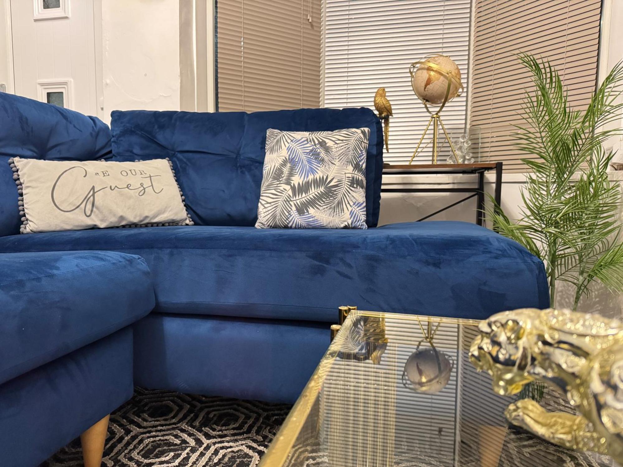 - House - Sleeps 5 - Parking - Garden