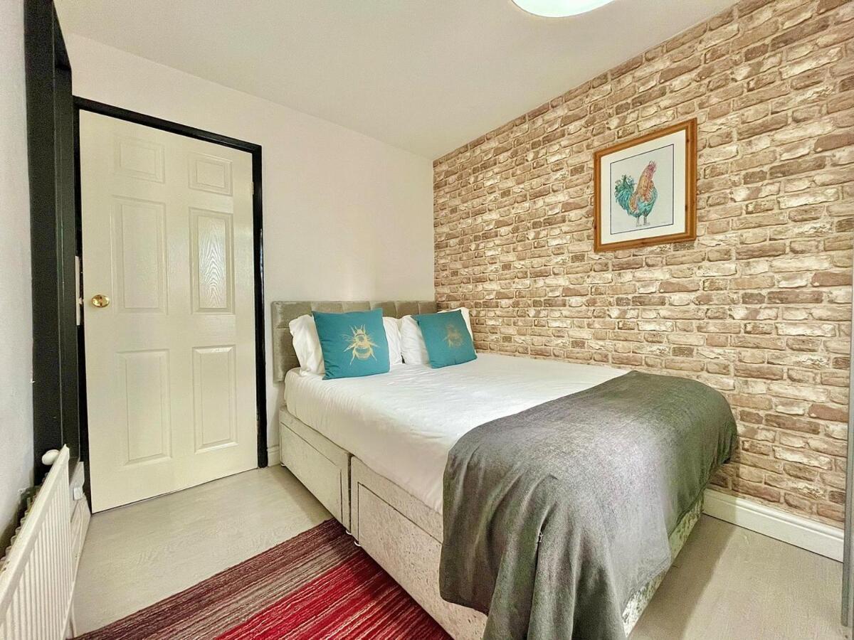 George House-weeklystay-centrelocation-student-business-parking-sleep8 Holiday home