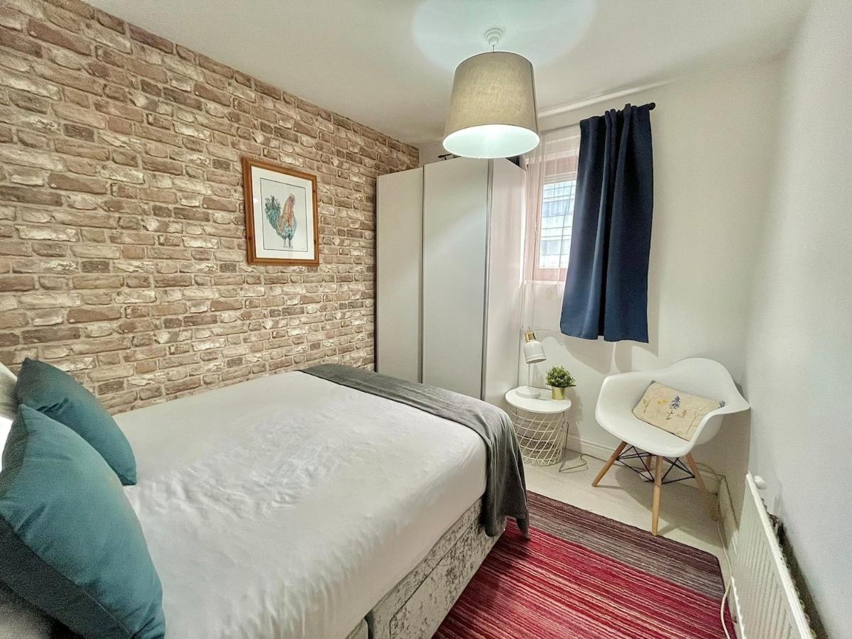 Holiday home George House-weeklystay-centrelocation-student-business-parking-sleep8