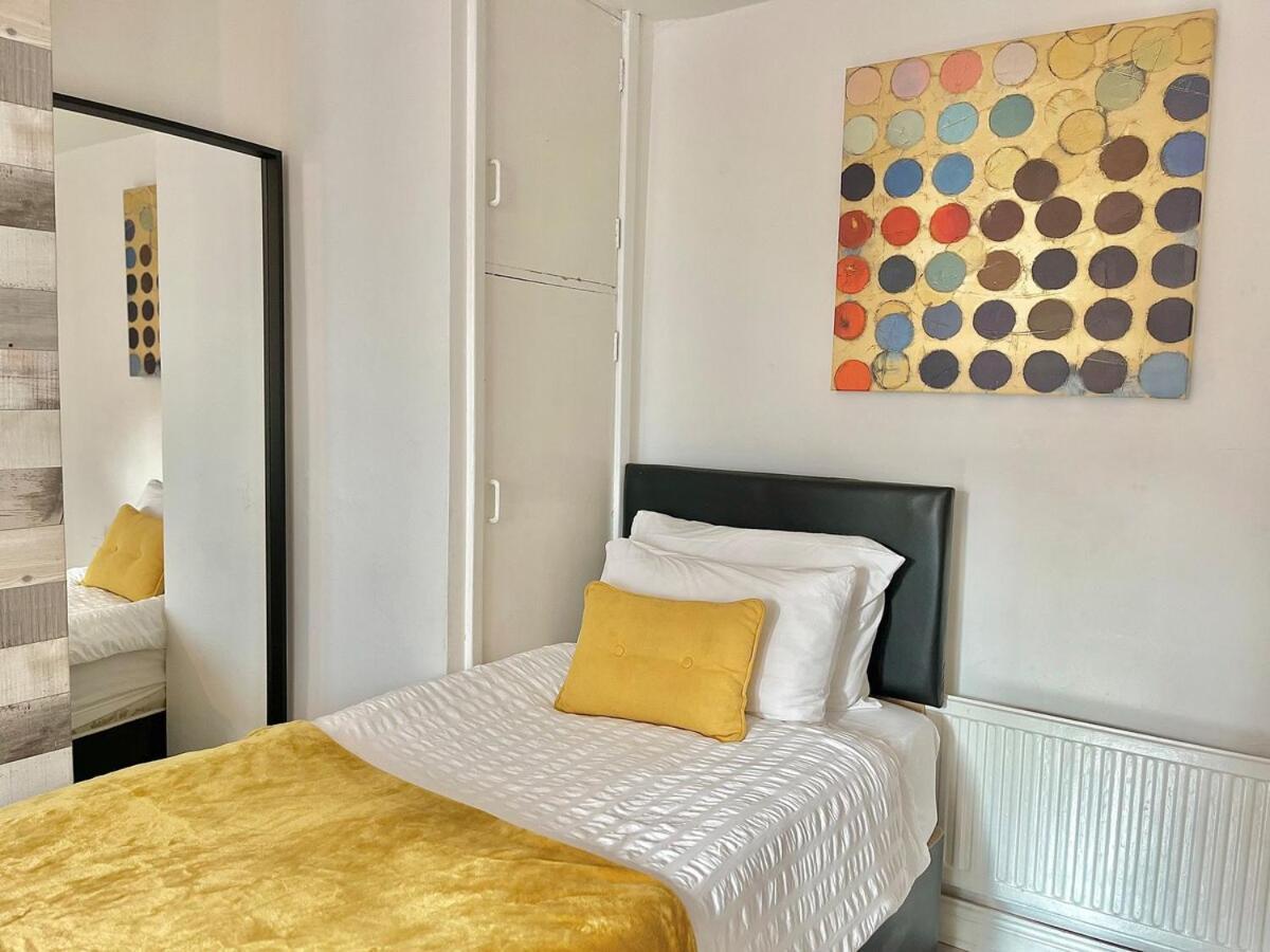 George House-weeklystay-centrelocation-student-business-parking-sleep8 Holiday home