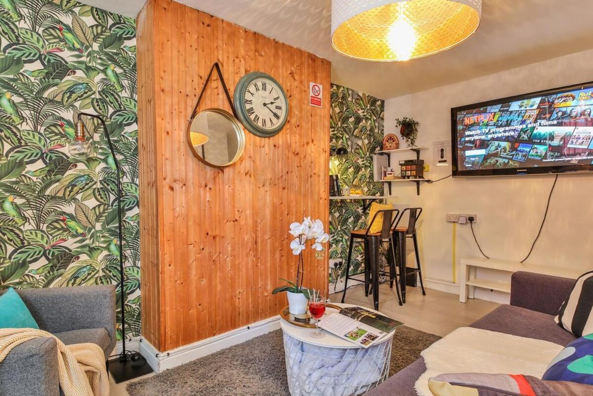 George House-weeklystay-centrelocation-student-business-parking-sleep8