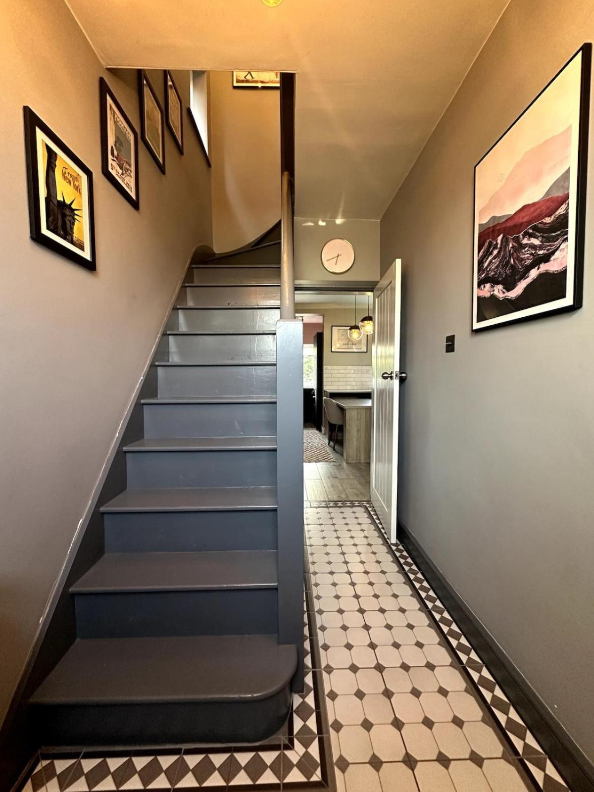 Newly Renovated 2-bed *