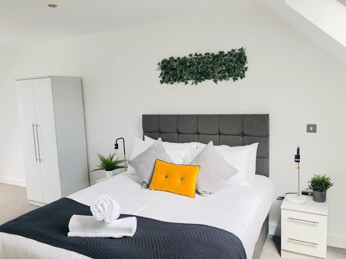 Two Bedroom Flat Millennium Gallery In Langset Road Apartment *