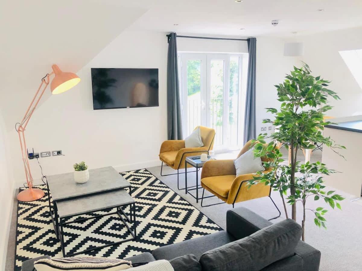 Two Bedroom Flat Millennium Gallery In Langset Road *
