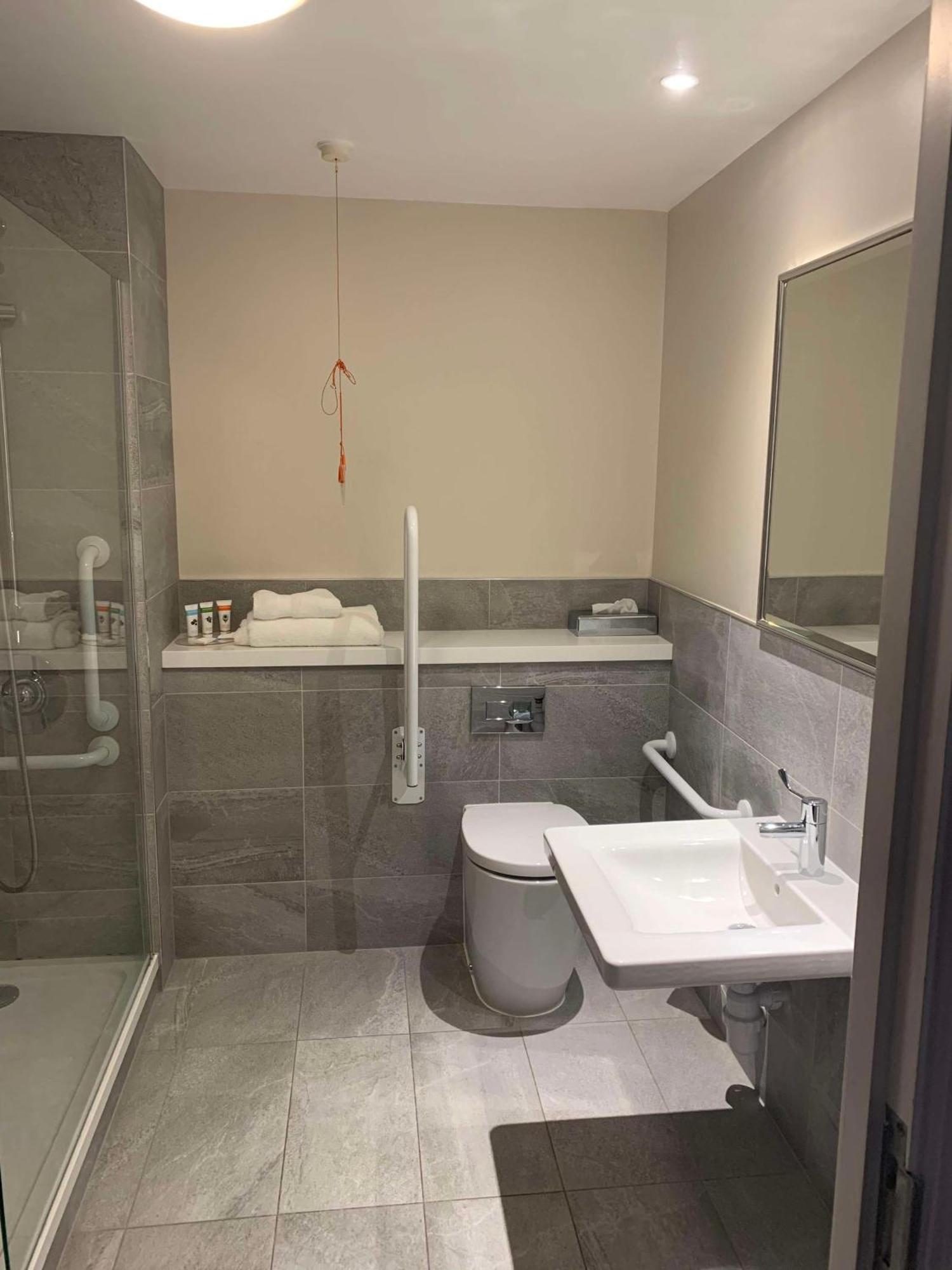 Western The Quays 4*