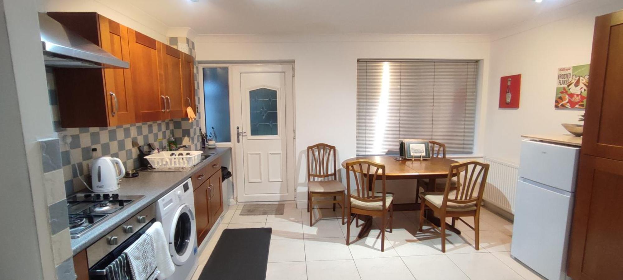 Meadowhall Work Or Leisure Off Road Parking With Cctv Holiday home *