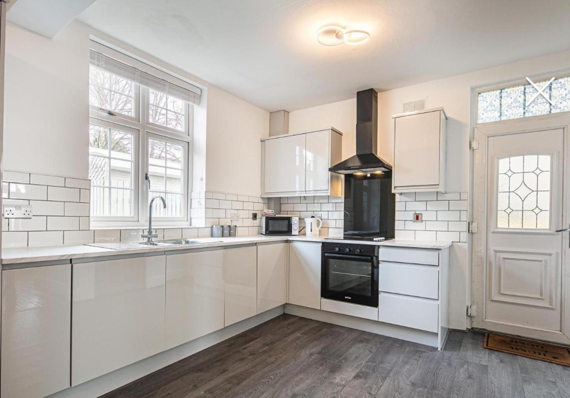 Charming 4-bed House In Sheffield