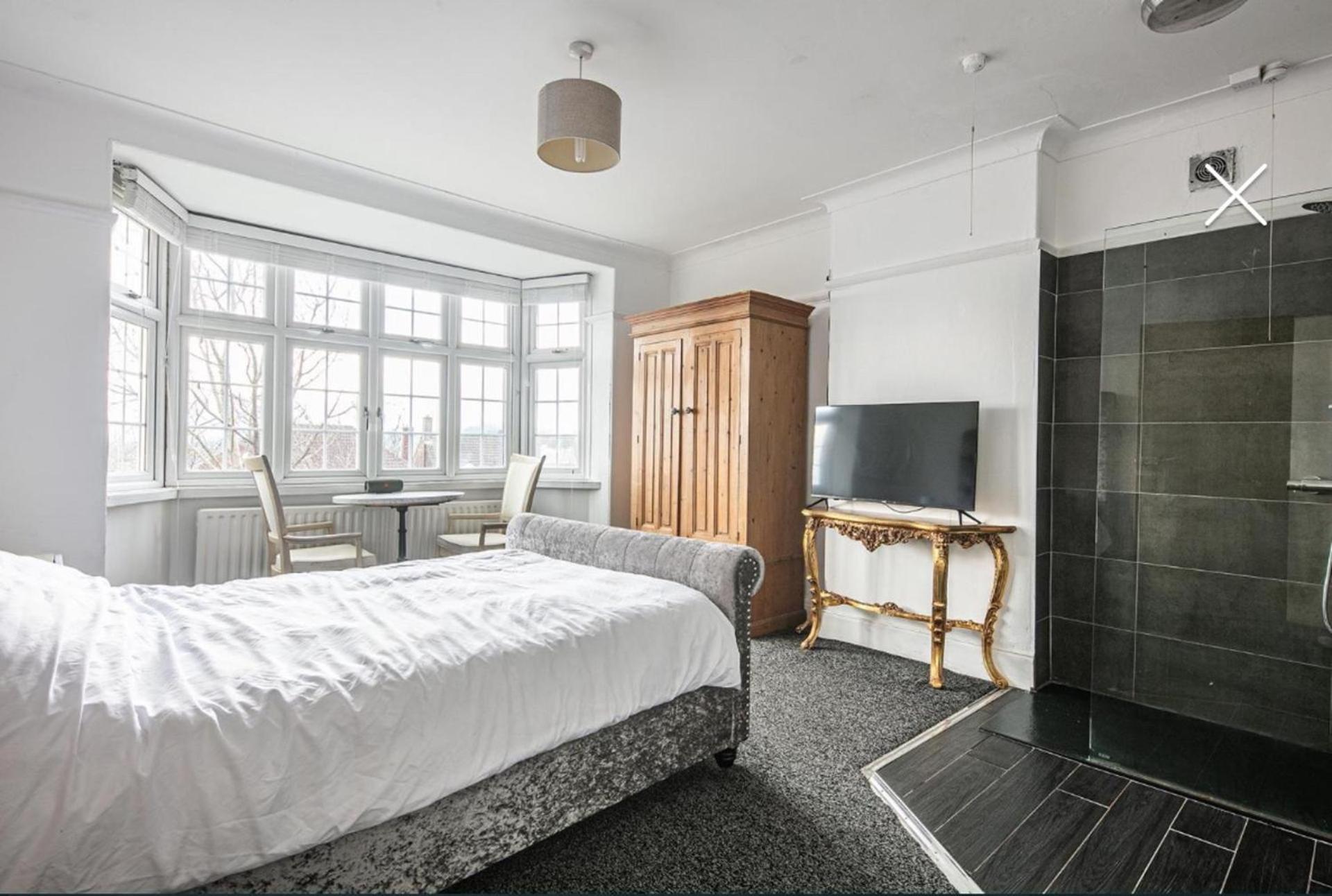 Charming 4-bed House In * Sheffield