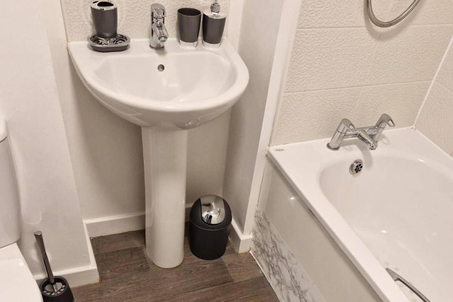 Holiday home Serenity House With 5 Bedrooms Sheffield