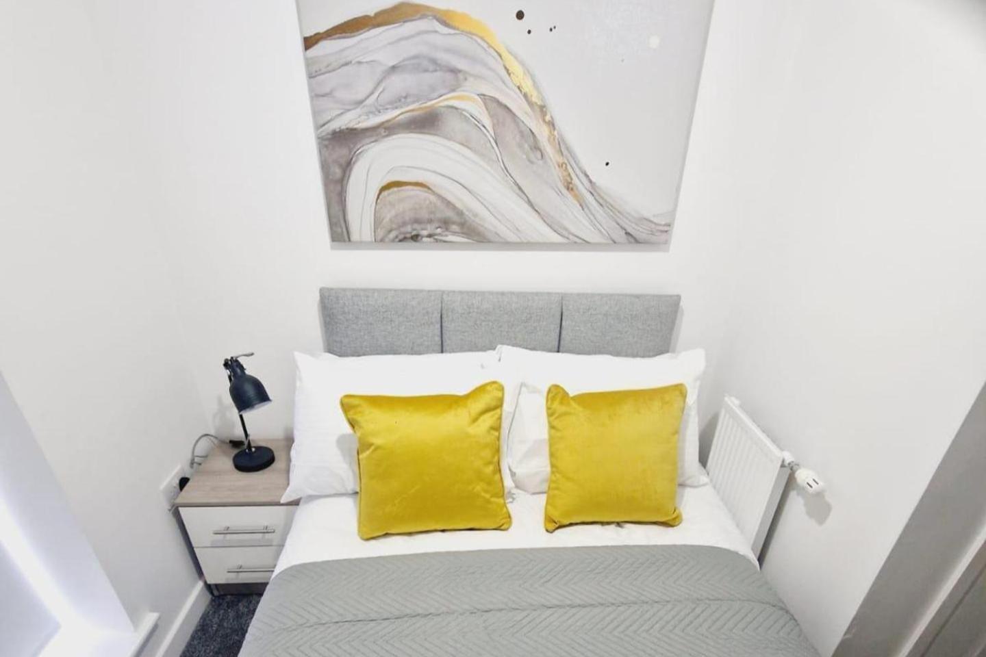 Serenity House With 5 Bedrooms Holiday home *