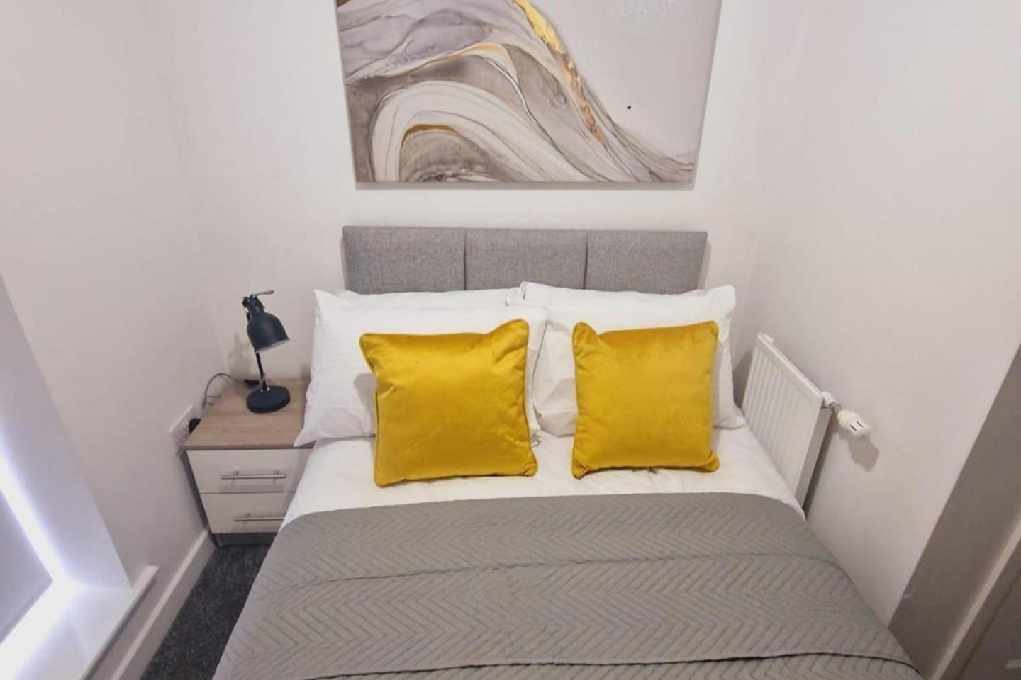 Serenity House With 5 Bedrooms Sheffield