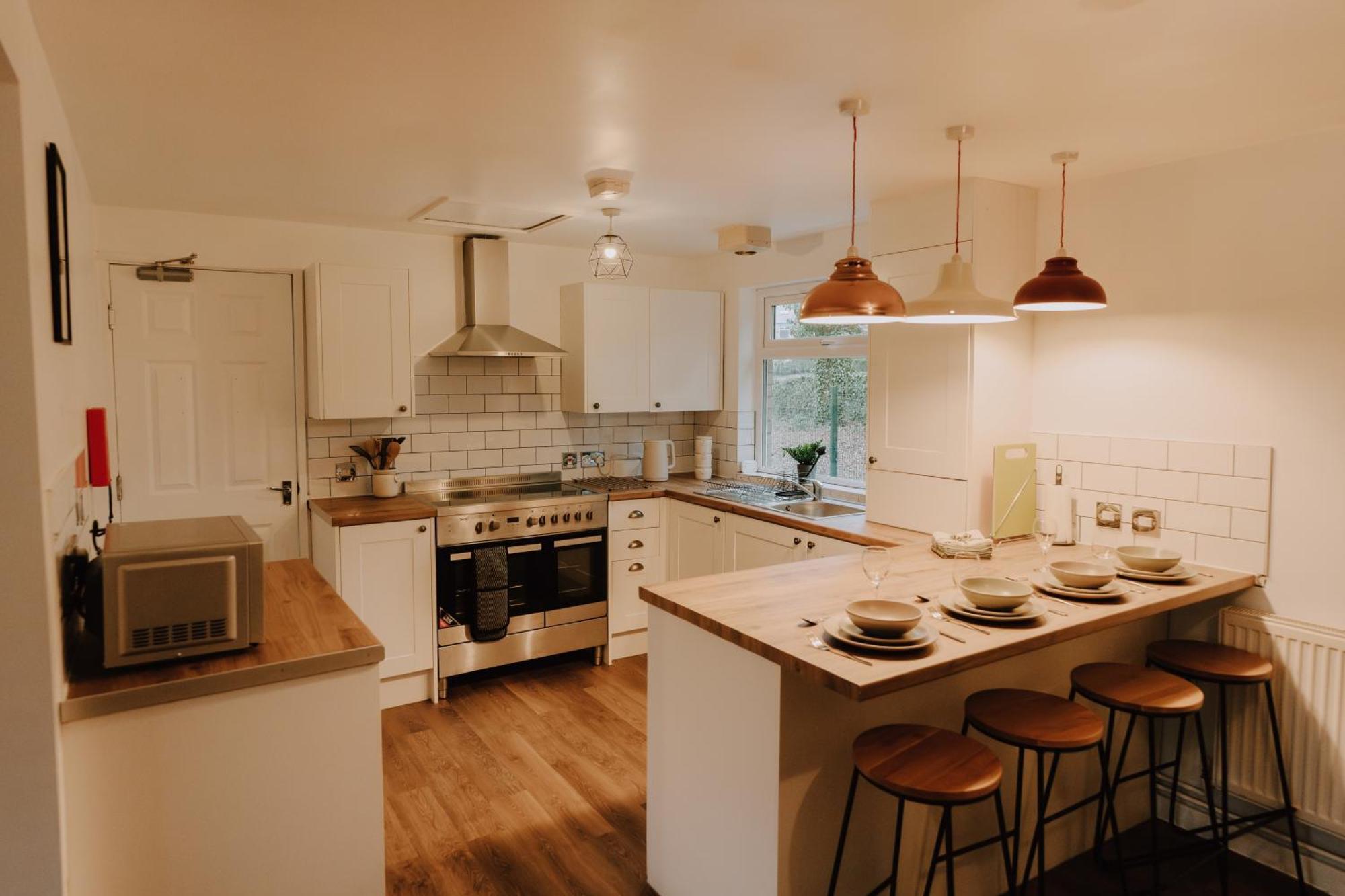 Spacious 6 Bed Lodge, Free Parking Apartment *
