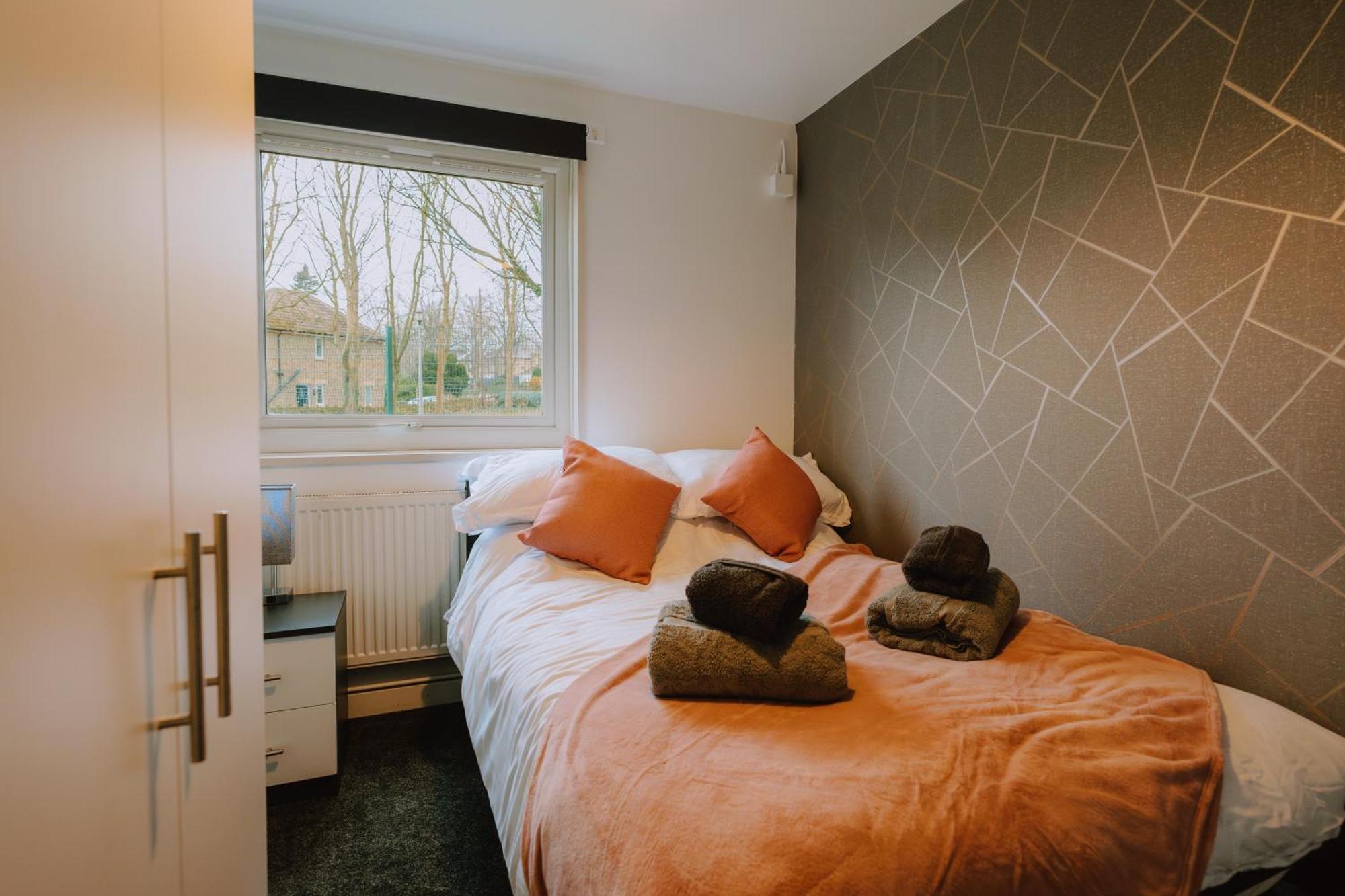 Spacious 6 Bed Lodge, Free Parking * Sheffield