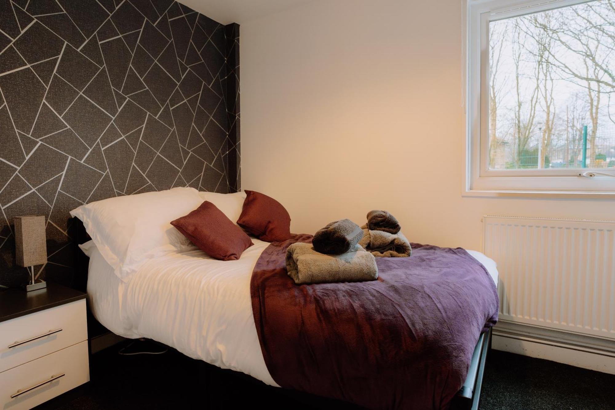 Spacious 6 Bed Lodge, Free Parking Apartment *