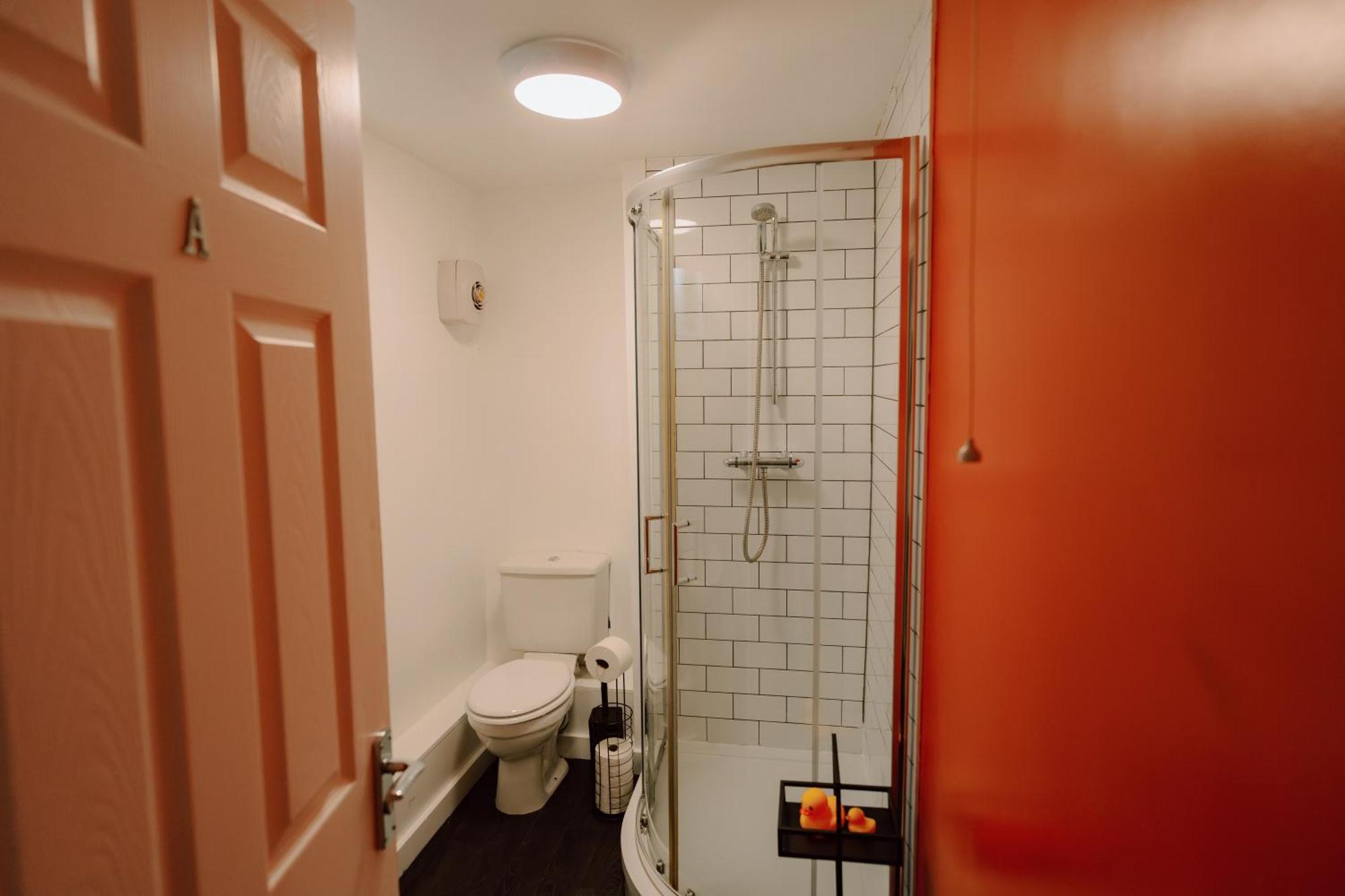 Spacious 6 Bed Lodge, Free Parking Apartment Sheffield
