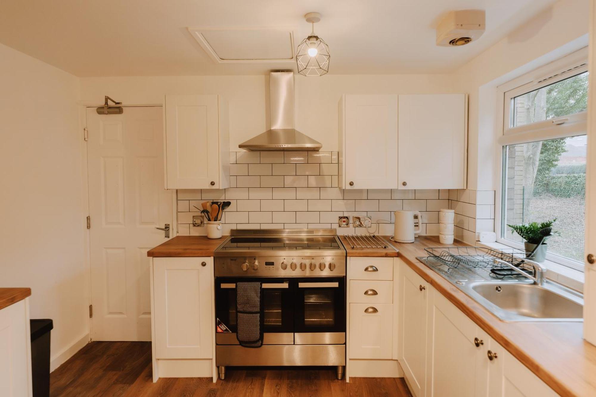 Spacious 6 Bed Lodge, Free Parking