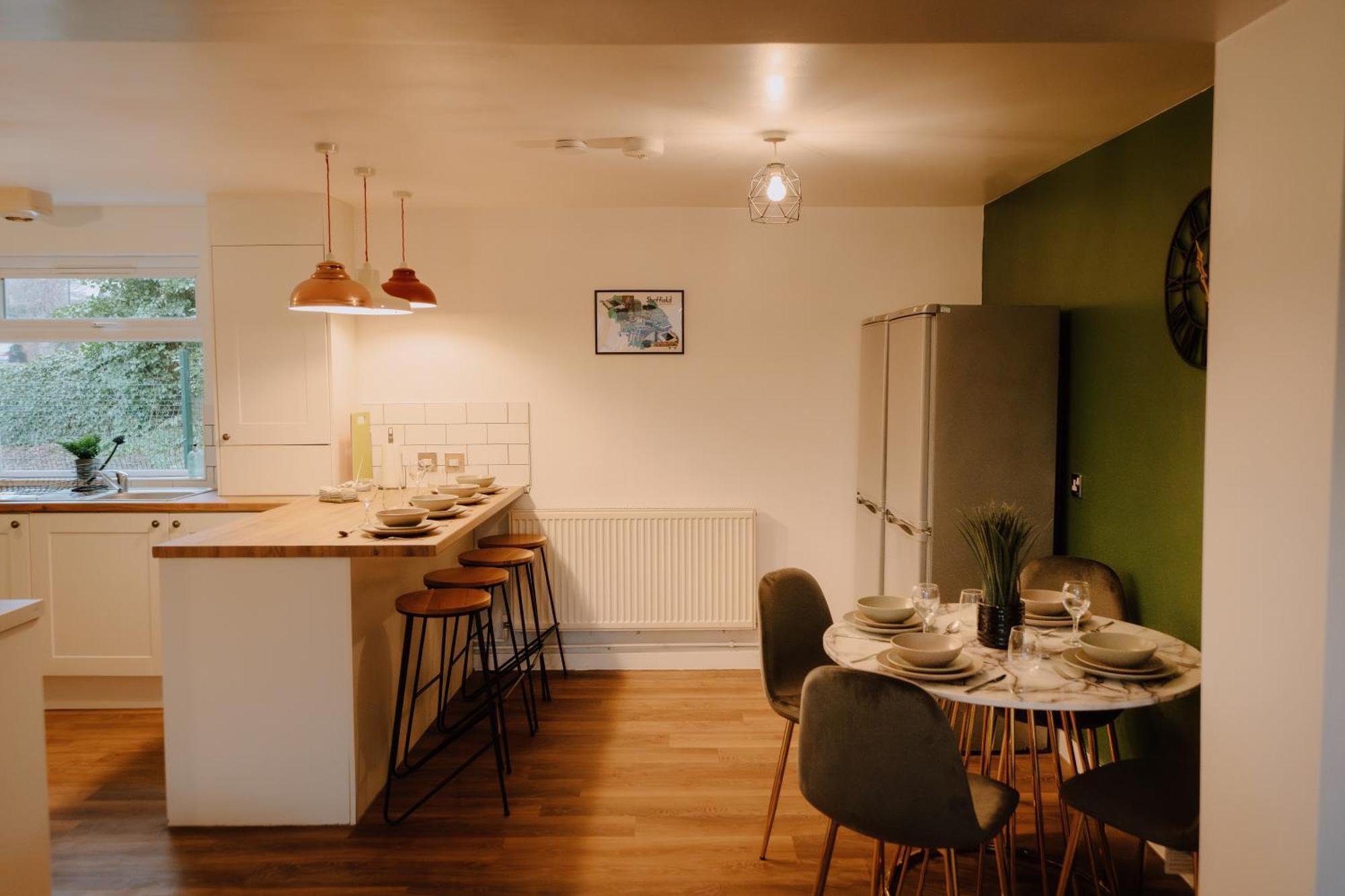 Spacious 6 Bed Lodge, Free Parking *