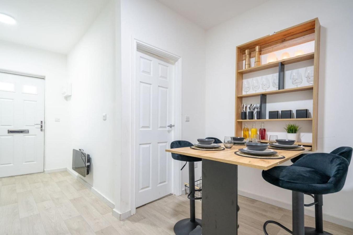 Contemporary Comfort - - Free Parking & Fast Wifi * Sheffield