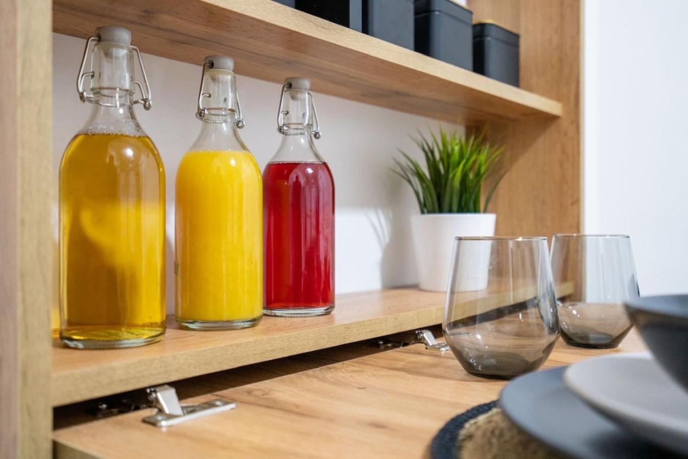 Apartment Contemporary Comfort - - Free Parking & Fast Wifi