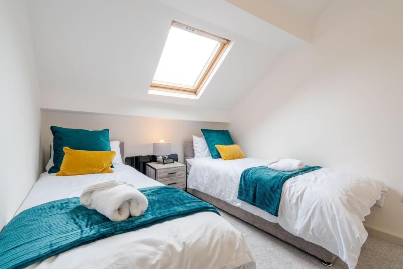 Apartment Contemporary Comfort - - Free Parking & Fast Wifi *
