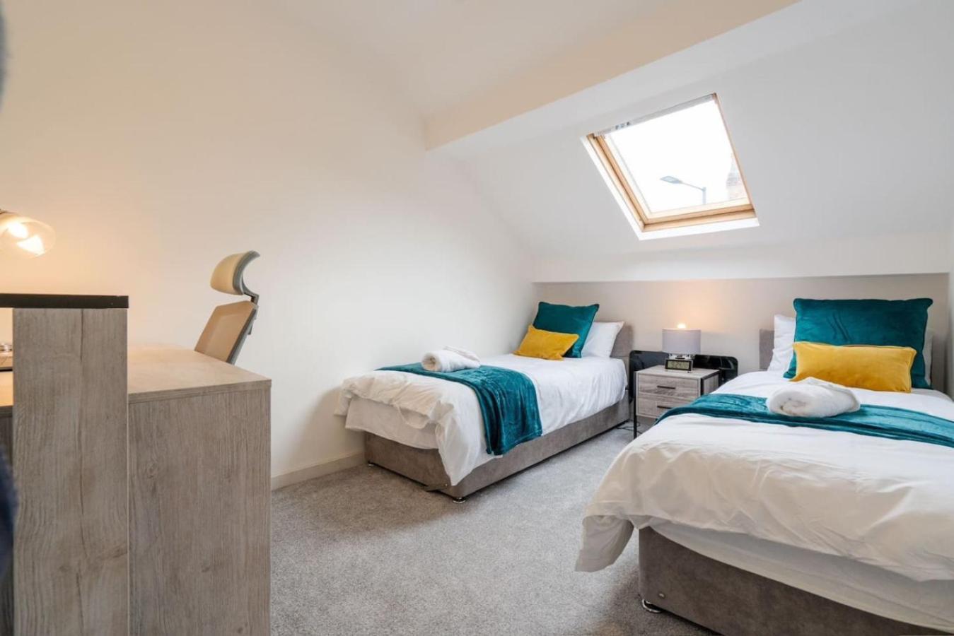 Contemporary Comfort - - Free Parking & Fast Wifi * Sheffield
