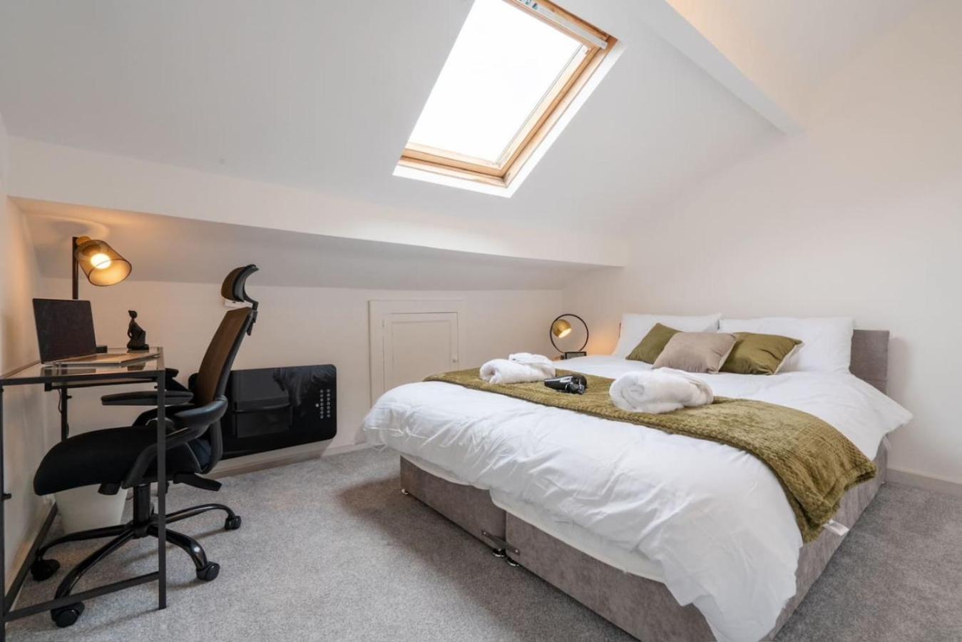 Contemporary Comfort - - Free Parking & Fast Wifi