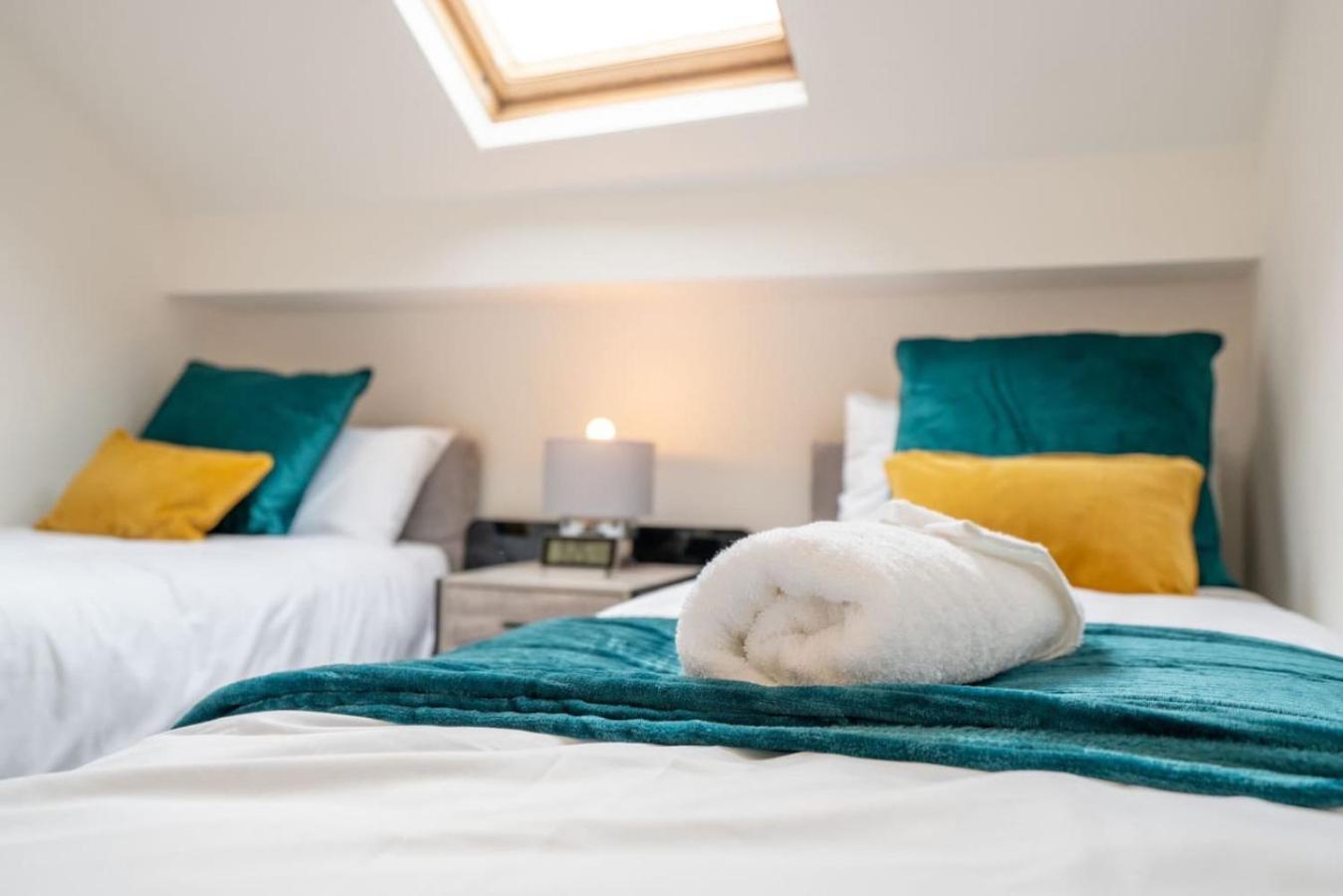 Contemporary Comfort - - Free Parking & Fast Wifi Sheffield