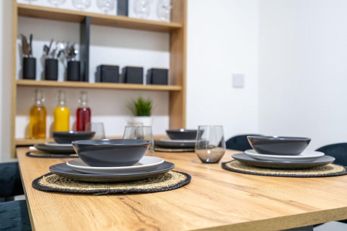 Contemporary Comfort - - Free Parking & Fast Wifi * Sheffield