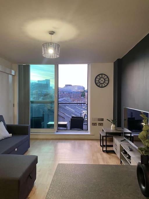 Apartment Homely Apartment, Balcony, Free Parking Managed By Luxenites