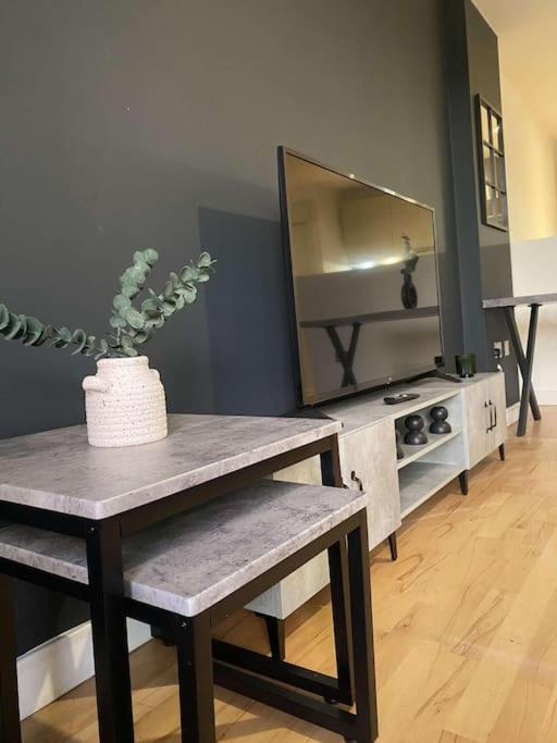 Homely Apartment, Balcony, Free Parking Managed By Luxenites Apartment *