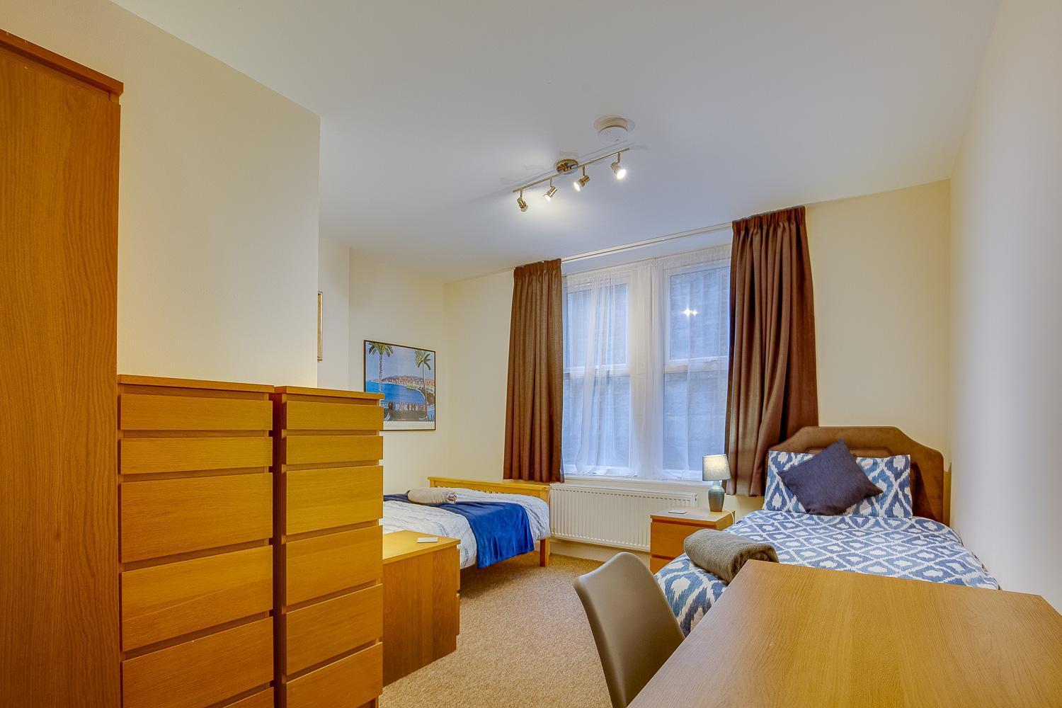 * Spacious 5br Collegiate Crescent * Group * Apartment Sheffield