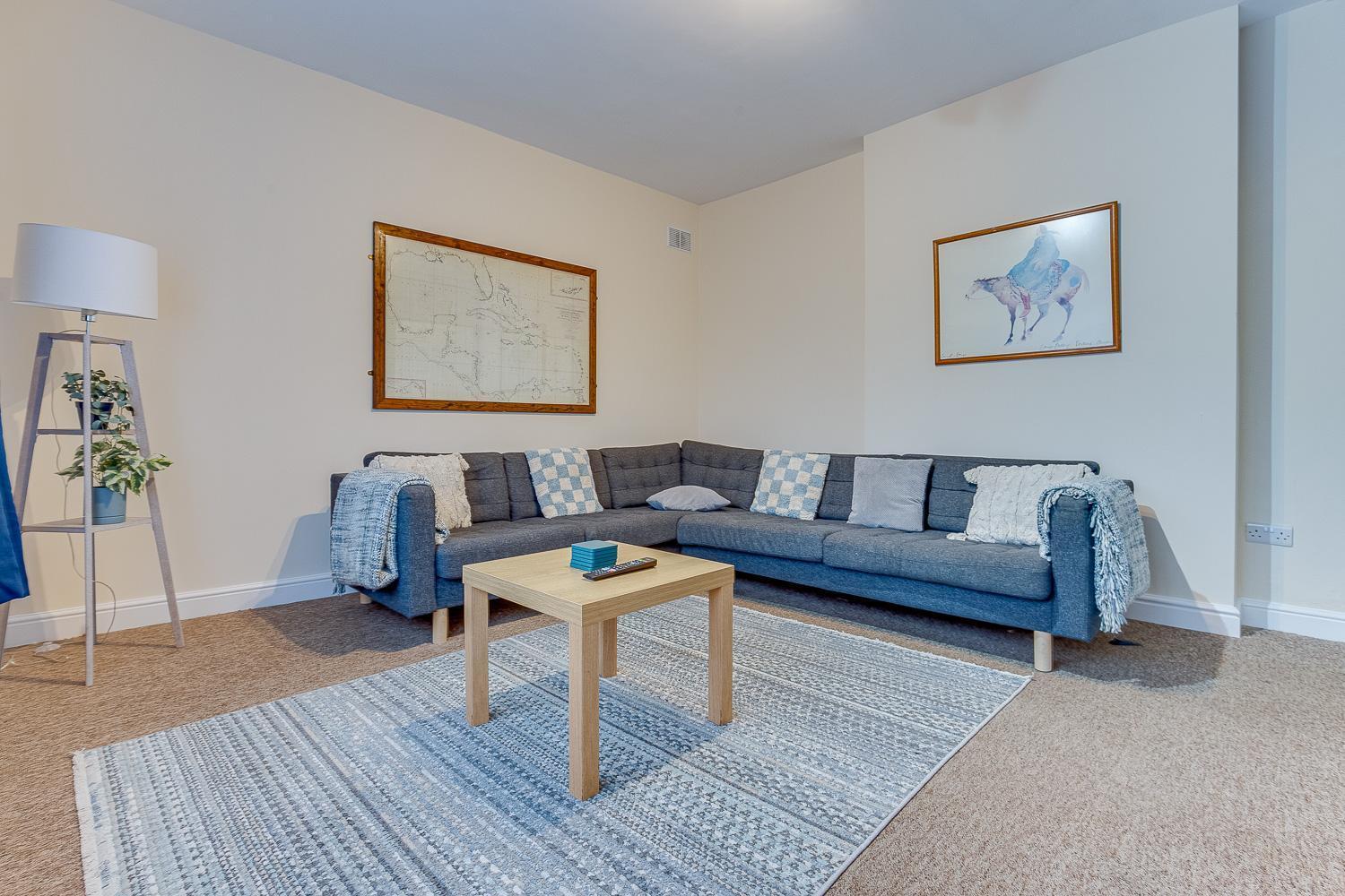 Apartment * Spacious 5br Collegiate Crescent * Group *