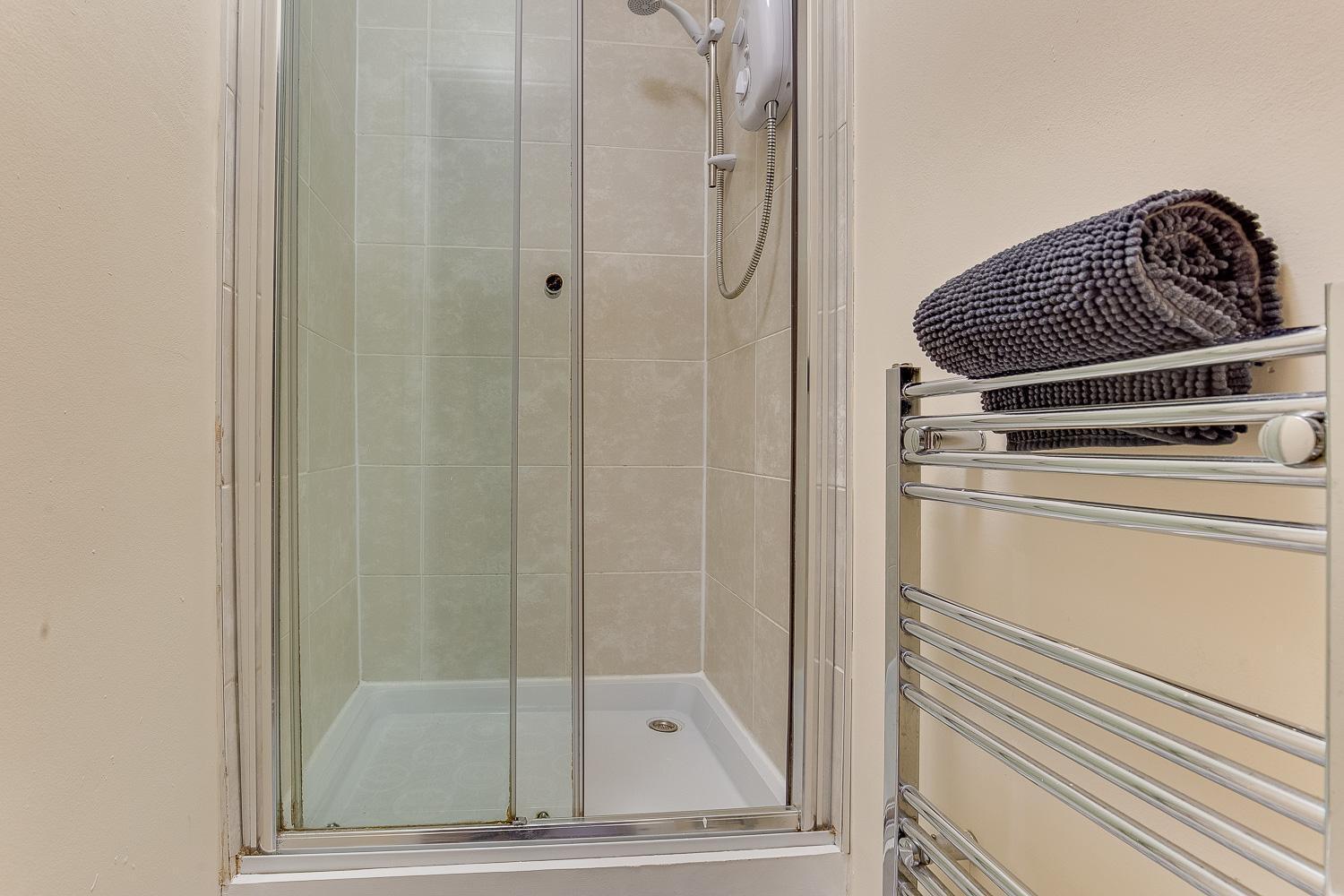 * Spacious 5br Collegiate Crescent * Group * Apartment Sheffield