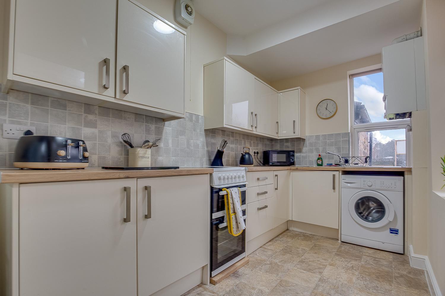 * Spacious 5br Collegiate Crescent * Group * Sheffield